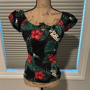 Collectif Red and Green Puff Sleeve Fitted Blouse